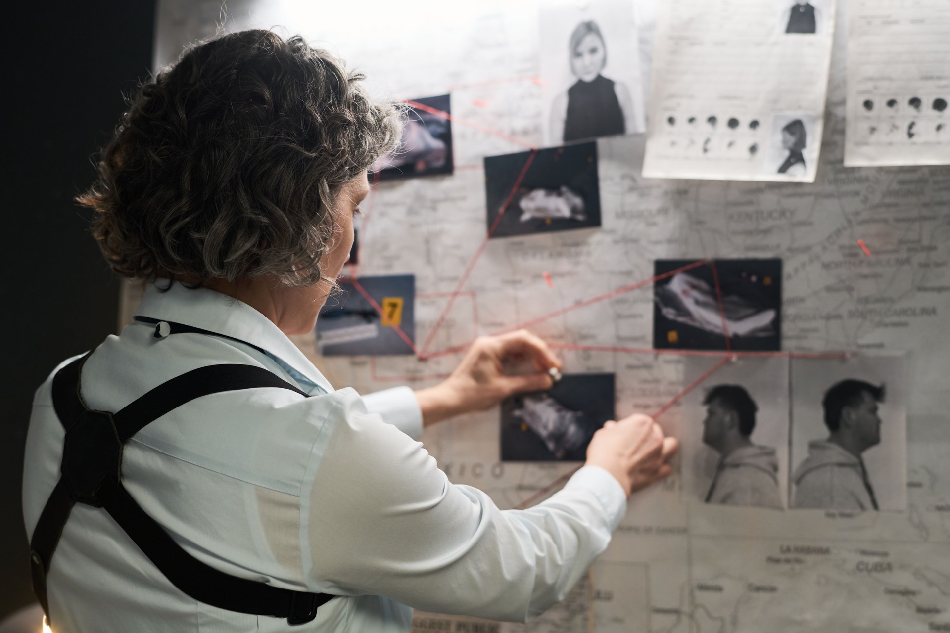 Investigating Crime Scenes with Pin Maps and Photos